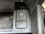 ★電動パーキングブレーキ★ブレーキペダルから足を離しても停車状態を保持できるオートブレーキホールド機能!スイッチを引き上げるだけで作動しアクセルを踏むと自動で解除します!