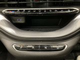 ボタン式のシフト操作ですので簡単に運転することが出来ます。