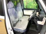 運転席シート廻りは使用感も少なく、良好な状態となっています。前オーナー様が丁寧に使っていたことがよくわかりますね。