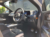 輸入車、国産車を問わず、現在お乗りのお車を下取りさせて頂きます。お車の車種やボディカラー、オプション装備などをご連絡頂けましたら、おおよその額を提示させて頂きますので、お気軽にお申し付け下さいませ。