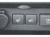 運転席と助手席にシートヒーターが付いています。