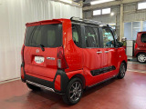 両側スライドドアなので、狭い駐車場や壁際でも安心!