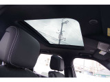 後席まで広がる開放感のあるパノラミックスライディングルーフは車内空間を充実させてくれます♪室内の空気を少し入れ替えたい場合はチルトすることも可能です♪