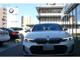 BMWの代名詞の【キドニーグリル】グリルが腎臓のように見えるので【キドニー】と呼ばれるようになりました。一目見ただけでBMWであると認識できる確固たるアイコンとして存在感を放ちます。