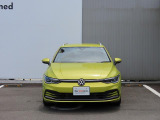 LEDマトリクスヘッドライト「IQ.LIGHT」を装備。フロントカメラで対向車や先行車を検知してLEDを個別で自在に点灯消灯の制御をし、最適な配光を可能にしたヘッドライトシステムでございます