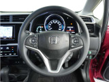 【Honda SENSING】 カメラ等装置で精度の高い検知能力を発揮、安全運転を支援します。ステアリング上のコントローラーに注目!
