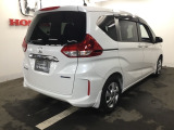 プライバシーガラスが装備されています。外を見るときには気にならずに、後方車両からは車内が見えにくい設計になっております。