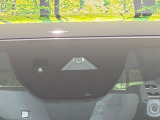 【i-ACTIVESENSE】走行中に前方の車両等を認識し、衝突しそうな時は警報とブレーキで衝突回避と被害軽減をアシスト。より安全にドライブをお楽しみいただけます。