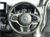 【Honda SENSING】 カメラ等装置で精度の高い検知能力を発揮、安全運転を支援します。ステアリング上のコントローラーに注目!