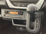 こちらのシフトは、車両にマッチしたデザインになっています!握りやすく、操作し易い配置になっていますので、いつも触れるシフトだからこそ、大切ですね!