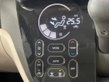 【オートエアコン】一度お好みの温度に設定すれば、車内の温度を検知し風量や温度を自動で調整。暑い…寒い…と何度もスイッチ操作をする必要はありません。快適な車内空間には必須の機能ですね♪