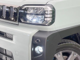 【LEDヘッドライト】悪天候や夜間走行時も良好な視界を確保し安心して運転できる高輝度LEDヘッドライトを装備!点灯速度が早く、消費電力も抑えられています。