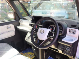 『1台』のお車に対して、3名体制で日々議論を重ね仕入れを行っております。