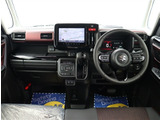 お車選びをお楽しみ頂けるよう、在庫車の展示スペースを十分に確保しております。