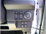【車屋】として、長く車業界に従事した経験豊富なスタッフが多数在籍しております。