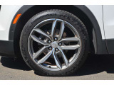 245/45R20 スポーツ専用デザインの5スポーク20アルミホイールを装着致します。