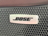 【BOSEサウンドシステム】メーカーオプションの高品位サウンドシステムを搭載。専用のチューニングが施された大小様々なスピーカーから良質なサウンドが奏でられ、臨場感あふれる音響空間を演出します。