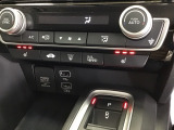 運転席/助手席シートヒーターで寒い日もすぐに温かくなり快適に過ごせます。3段階の温度調整が可能です