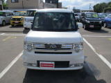ご覧のお車は現在当店中古車展示場にて展示中です!