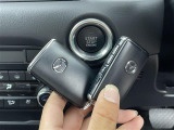 【スマートキー(エンジンスタートストップスイッチ)】スマートキー(電子キー)を持っていれば、スイッチを押すだけでエンジンをかけることができます!
