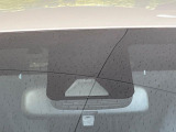 【トヨタセーフティセンス】走行中に前方の車両等を認識し、衝突しそうな時は警報とブレーキで衝突回避と被害軽減をアシスト。より安全にドライブをお楽しみいただけます。