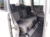 お車選びをお楽しみ頂けるよう、在庫車の展示スペースを十分に確保しております。