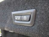 電動リアゲート装備。バンパー下でのキックオープン&クローズ機能も装備です。