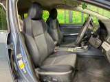 運転席まわりには十分なスペースがあり、大柄な方でもゆったり運転していただける環境です。