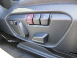 運転席メモリー付きフロント電動シート装備。