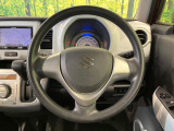 インテリアに合わせたデザインのステアリングは、運転される方のことも考え、運転しやすい形状、大きさです。是非一度、実際に触ってお確かめください。