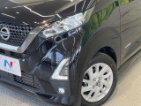 【LEDヘッドライト】悪天候や夜間走行時も良好な視界を確保し安心して運転できる高輝度LEDヘッドライトを装備!点灯速度が早く、消費電力も抑えられています。