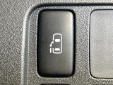 【パワースライドドア】スマートキーや運転席のスイッチでスライドドアの開閉が可能♪電動だから力を入れてドアを開ける必要が無く、小さいお子様でも、重い荷物を持っている時もラクに開け閉めできます♪
