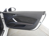 ドアを開けると上質で上品な室内空間が広がり細部までこだわったAudiデザイン性と、物づくりのこだわりを感じて頂けます。詳しくは0078-6002-900146中古車スタッフまで