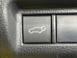 【パワーバックドア】スマートキーや運転席のボタンを押すだけでリアゲートが自動で開閉します!荷物を持っている時や、高い位置にあるバックドアを閉める際に便利な機能です♪