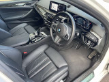また、BMW正規認定中古車は、エマージェンシーサービスが自動付帯。24時間365日、皆様のカーライフをサポート致します。確かな安心のうえで、「駆けぬける歓び」をご堪能ください。