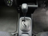フロアシフトのCVTオートマチック車です。