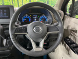 インテリアに合わせたデザインのステアリングは、運転される方のことも考え、運転しやすい形状、大きさです。是非一度、実際に触ってお確かめください。