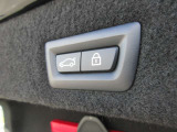 電動リアゲート装備。バンパー下でのキックオープン&クローズ機能も装備です。