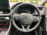 【純正革巻きステアリング】上質な革を使用することで、手にしっかり馴染みとても運転しやすいハンドルです♪