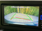 【バックカメラ】駐車時に後方がリアルタイム映像で確認できます。大型商業施設や立体駐車場での駐車時や、夜間のバック時に大活躍!運転スキルに関わらず、今や必須となった装備のひとつです!