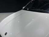 シンプルながらも機能的なデザインでボンネットは衝撃を吸収するクラッシャブル機構を採用しています。どのモデルも一目でメルセデス・ベンツと分かるオリジナリティを感じさせるデザインです。