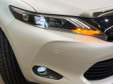 【LEDヘッドライト】悪天候や夜間走行時も良好な視界を確保し安心して運転できる高輝度LEDヘッドライトを装備!点灯速度が早く、消費電力も抑えられています。