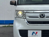 【LEDヘッドライト】悪天候や夜間走行時も良好な視界を確保し安心して運転できる高輝度LEDヘッドライトを装備!点灯速度が早く、消費電力も抑えられています。