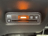【純正ビルトインETC】有料道路を利用する際に料金所で停止することなく通過できる、ETC車載器が装備されています。セットアップを行うことで利用可能になります。