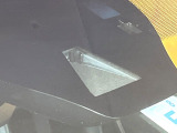 【プリクラッシュセーフティ】前方の車両等を検知し、衝突しそうな時は警報で注意を促し、ブレーキを踏む力をサポート。ブレーキを踏めなかった場合は衝突被害軽減ブレーキが作動、衝突回避をサポートします。