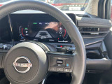 プロパイロット(同一車線運転支援)アクセル・ブレーキ・ステアリング操作をクルマがサポート。高速道路などで、ドライバーの負担を軽減します。