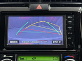 バックでの駐停車時に助かるバックモニター付きです。