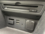 【 USB端子 】USB接続もついていますので携帯などの電子機器の充電にも使えて便利です♪
