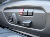 運転席メモリー付きフロント電動シート装備。