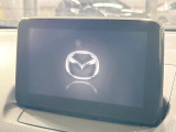 【マツダコネクトナビ】車内の雰囲気にマッチした一体型タイプのナビ。各種車輌設定やBluetooth再生等、様々な機能が楽しめます。直感的なダイヤル操作が可能で、使い勝手も良好です。